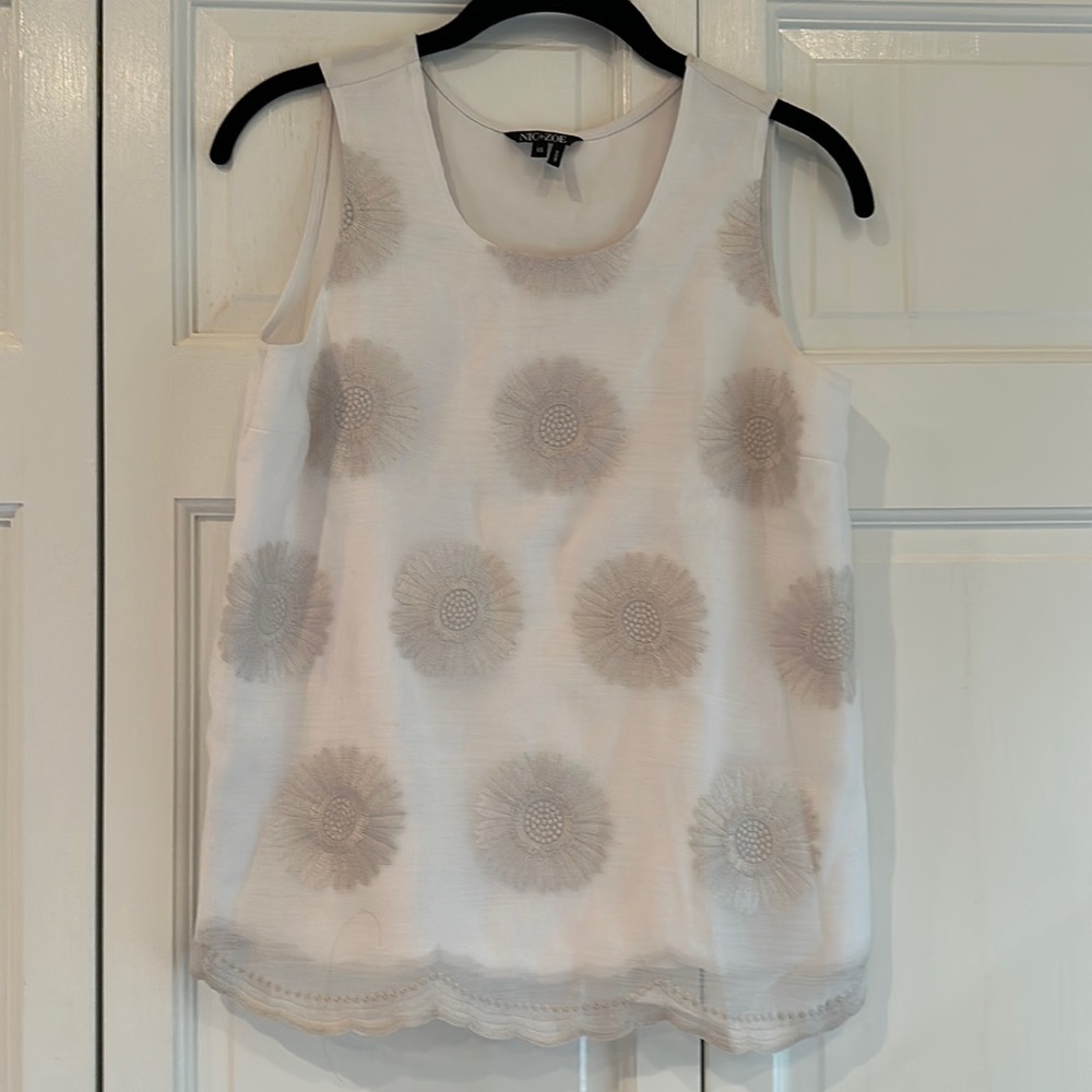 Nic + Zoe white and tan sleeveless blouse.